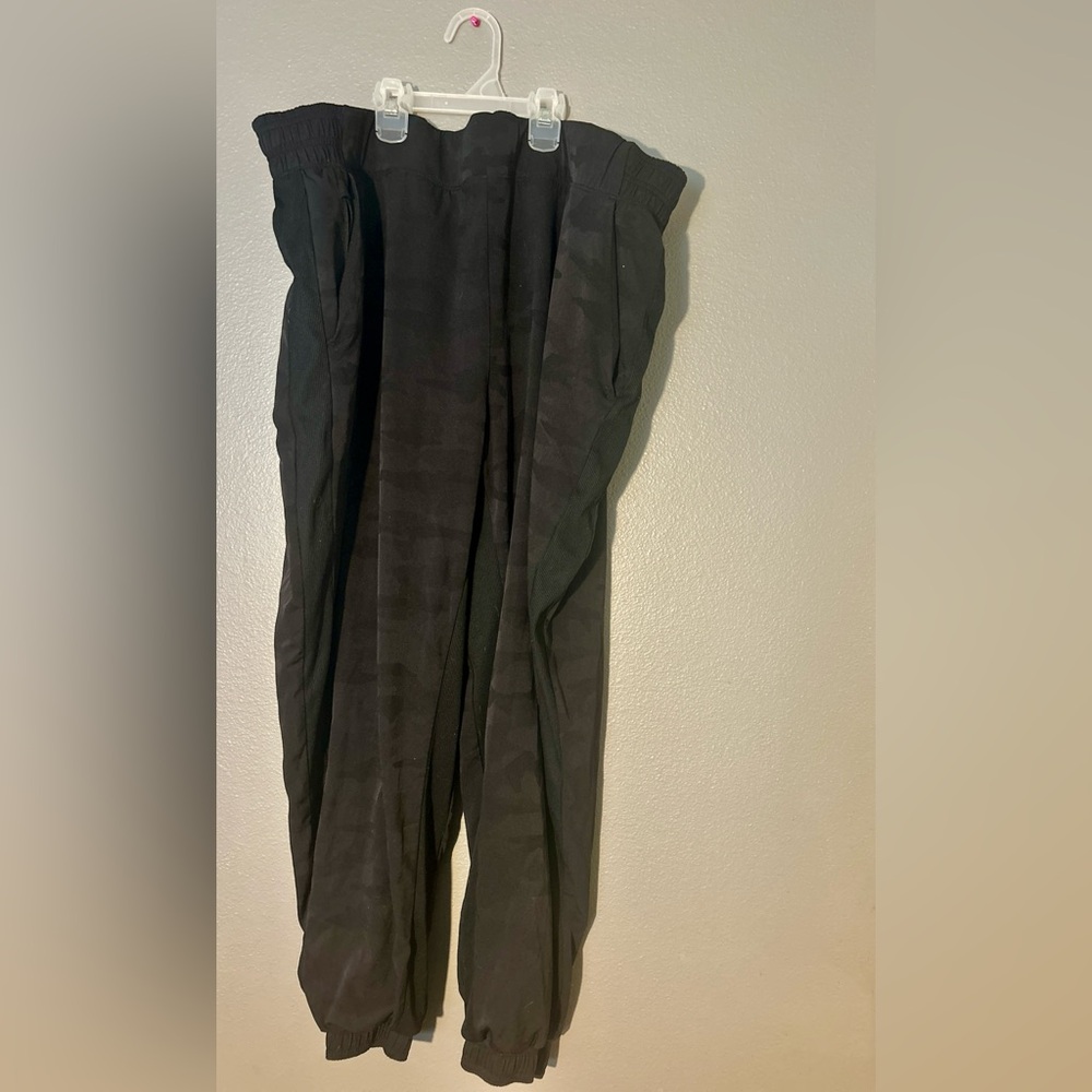 Athleta Brooklyn Lined Camo Jogger - Women's Size 24